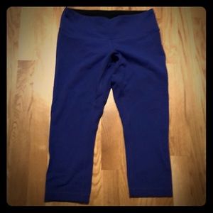 Lululemon size 8 wunder under purple capris